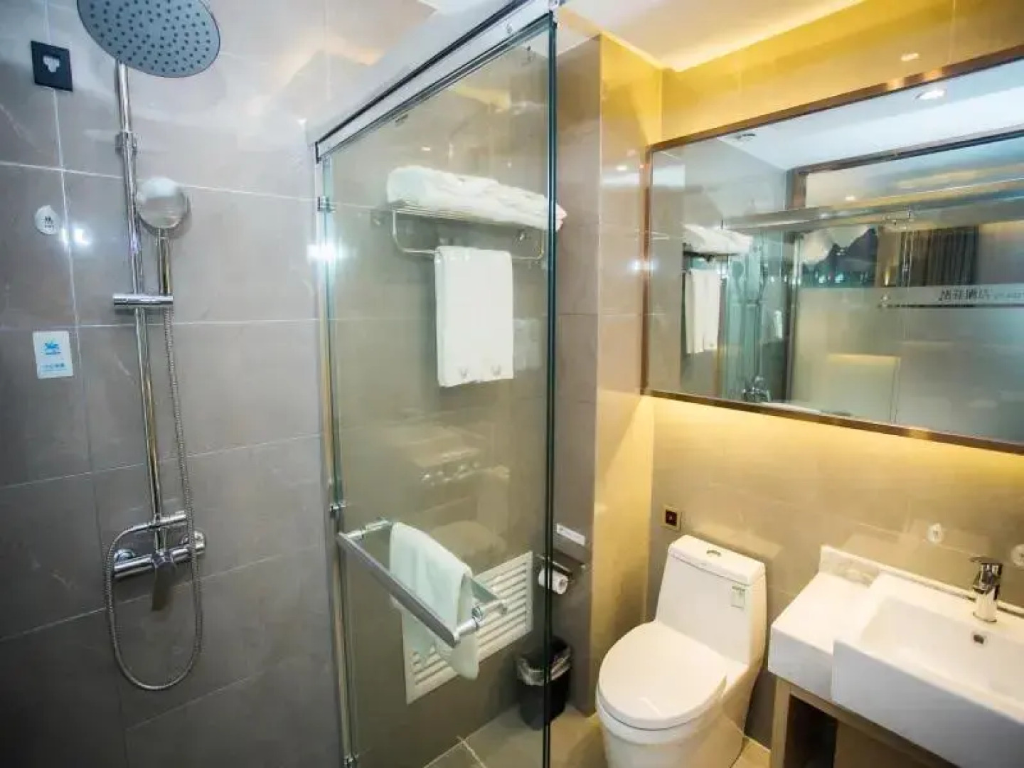 VX Hotel (Heze Dingtao District Taoyi Road)