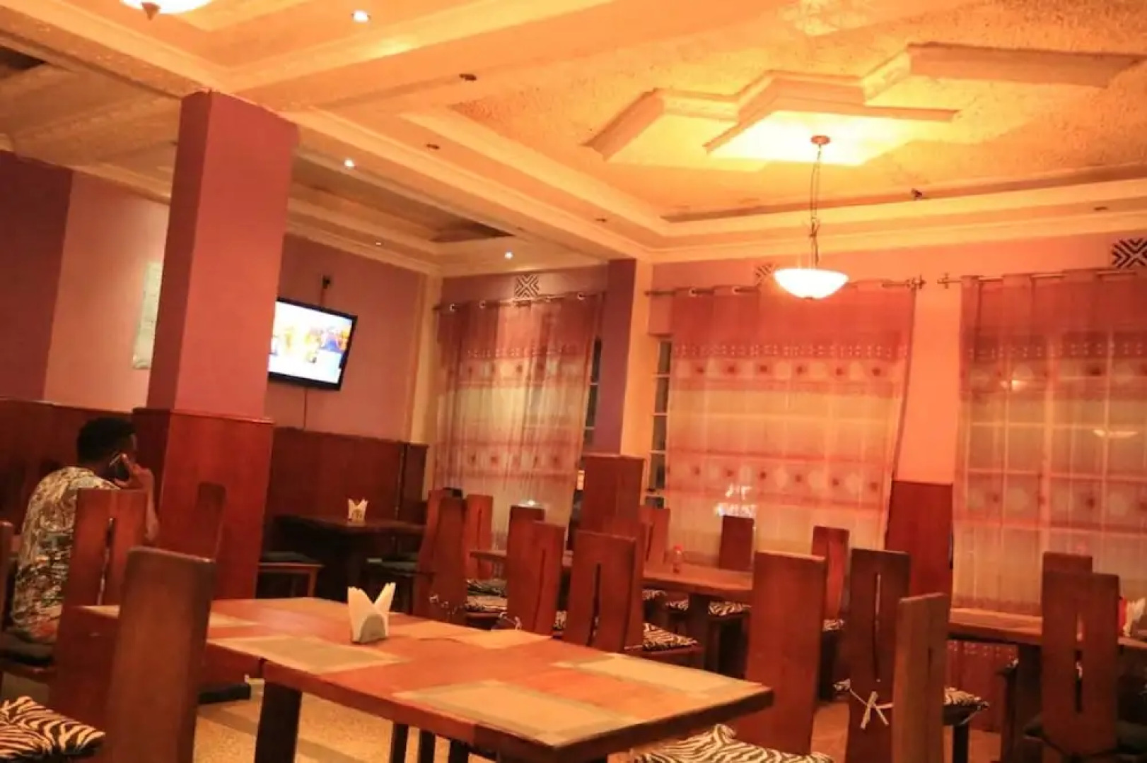 Sakawa Towers County Hotel