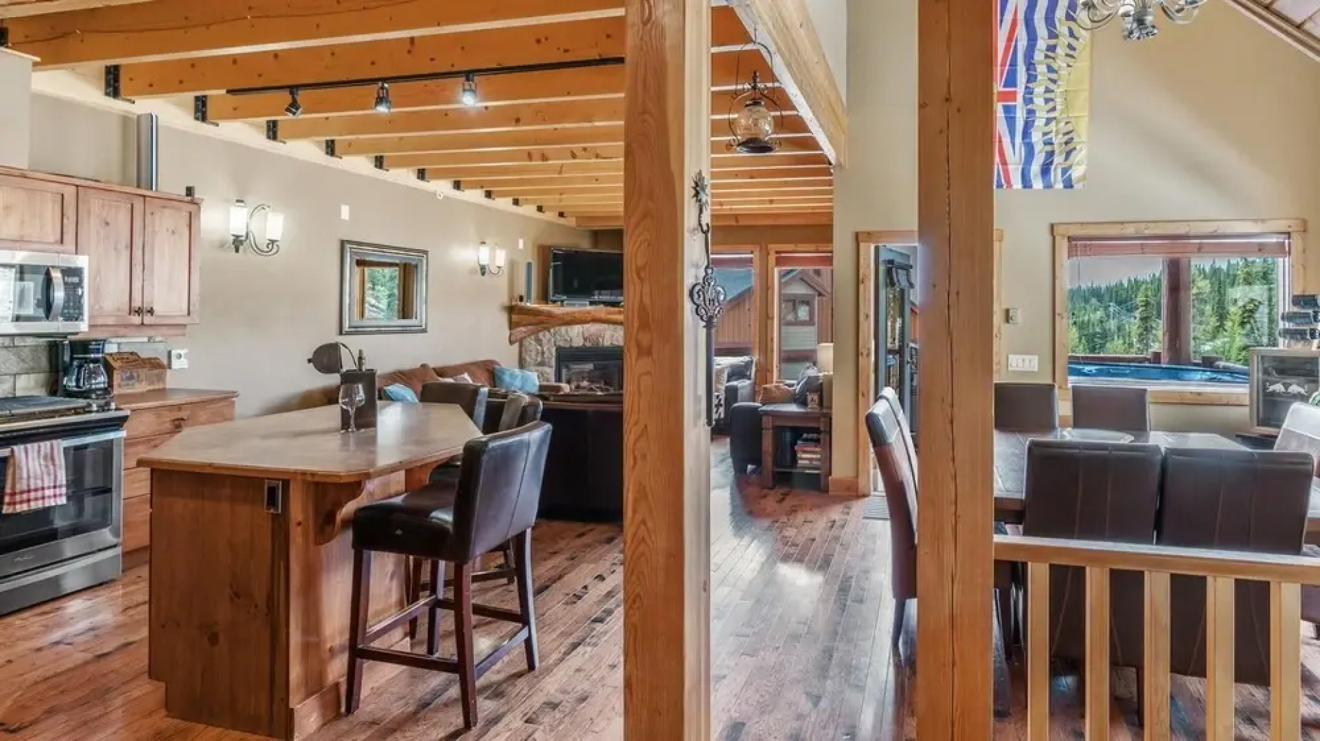 Forest Lane Hideaway - Luxurious Family Friendly Home with Private Hot Tub