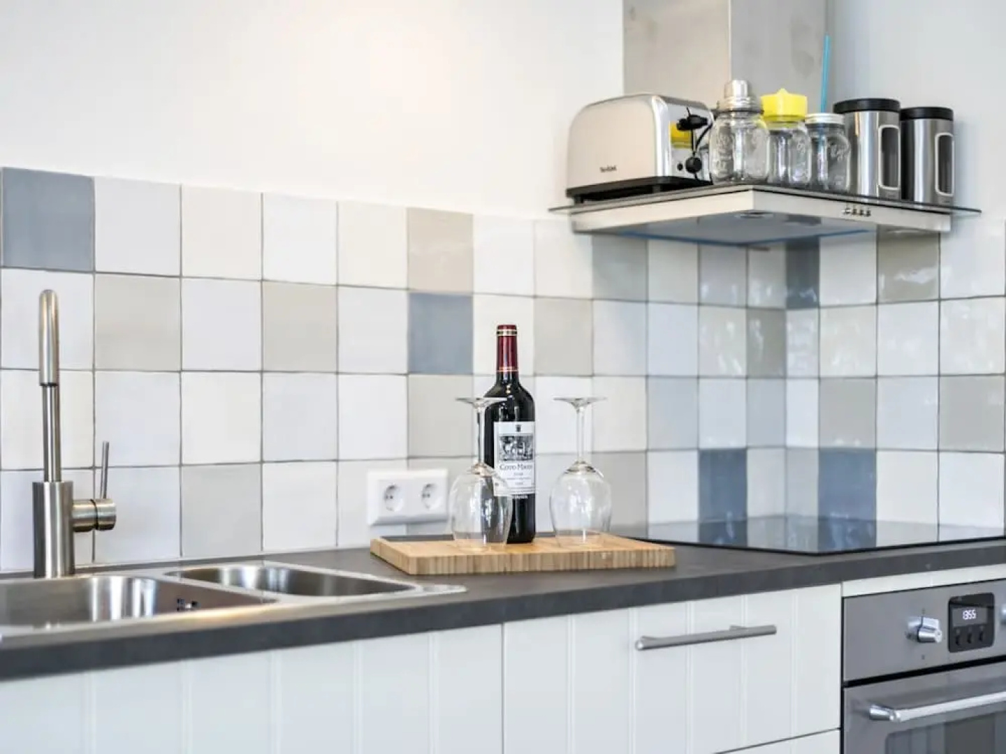 Beautiful, New, Beach-theme Holiday Home, Only 800 m From the Beach!