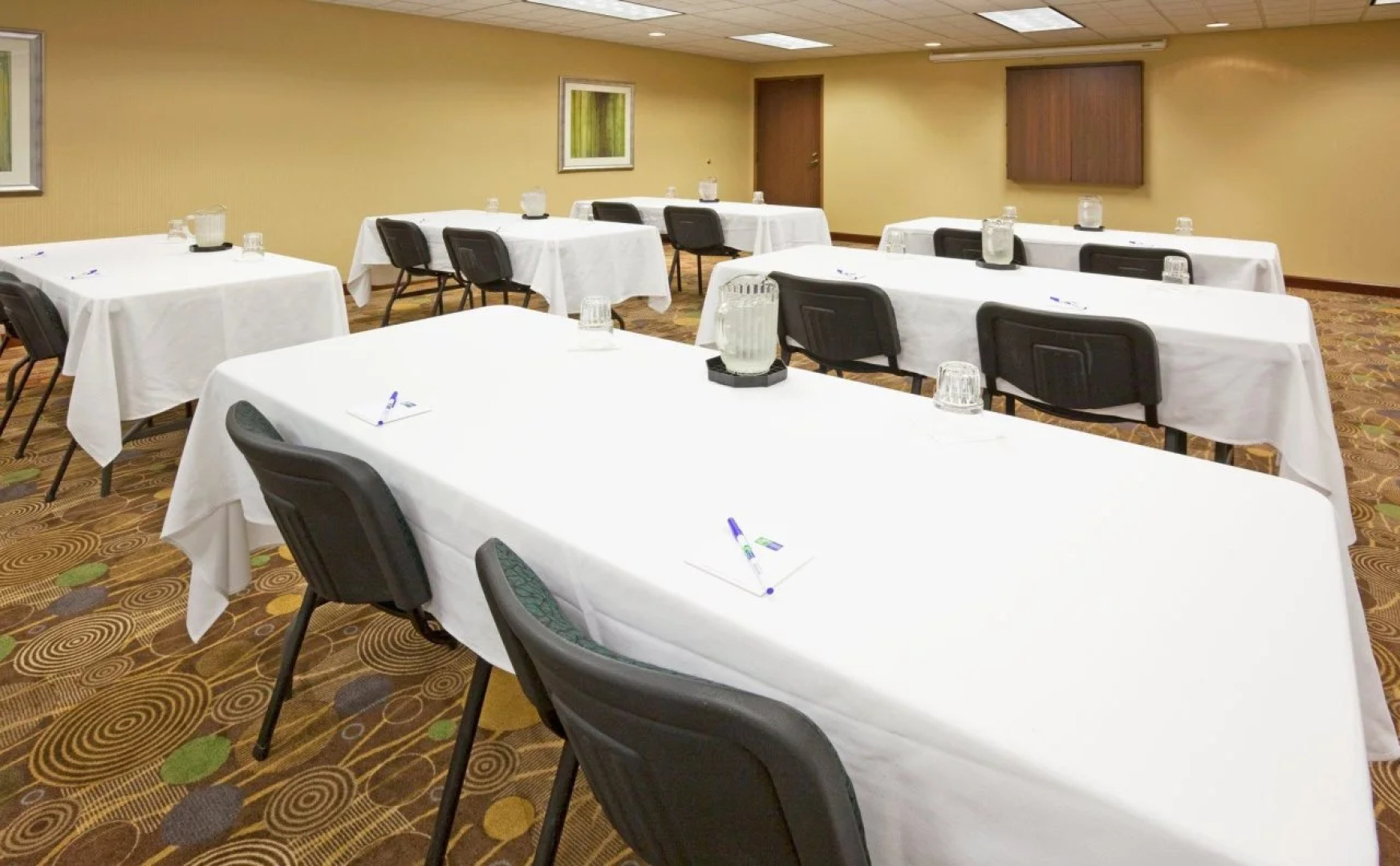 Holiday Inn Express & Suites Vadnais Heights by IHG