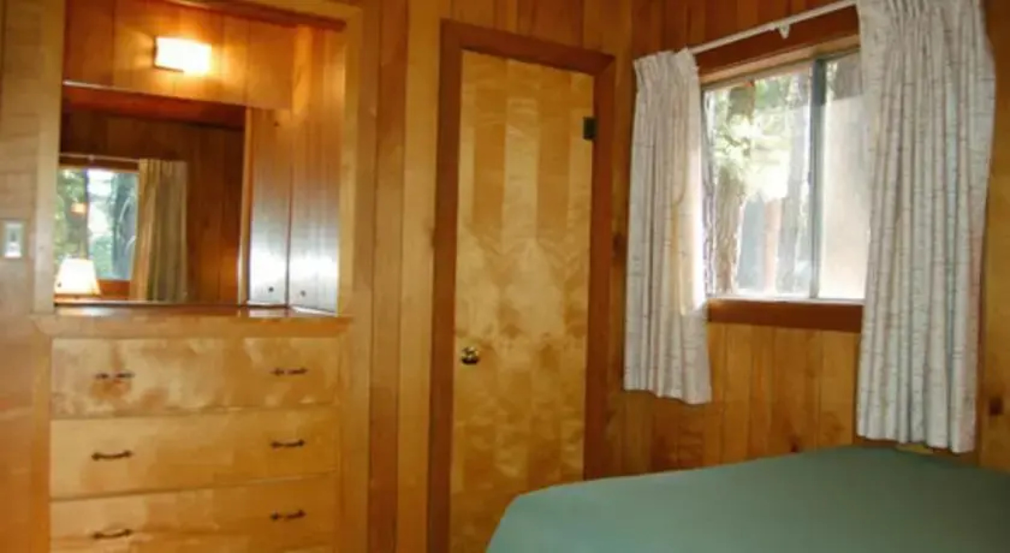 RedAwning Cabin #92 Weiss Hideaway