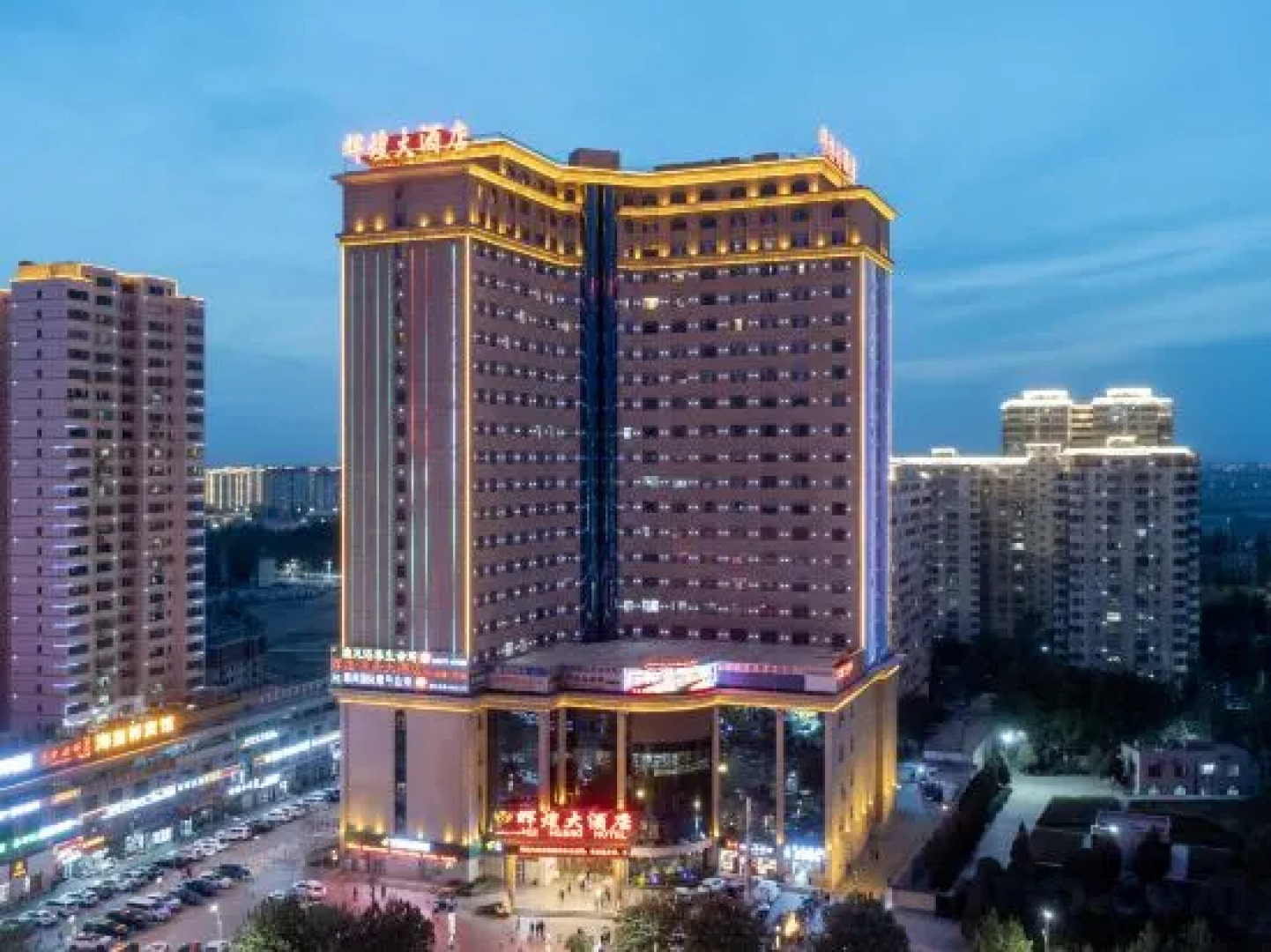 Grand Hotel (Aksu Tianbai Fashion Shopping Center)