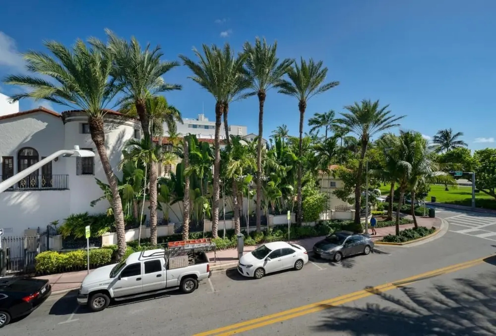 Strand Ocean Drive Suites