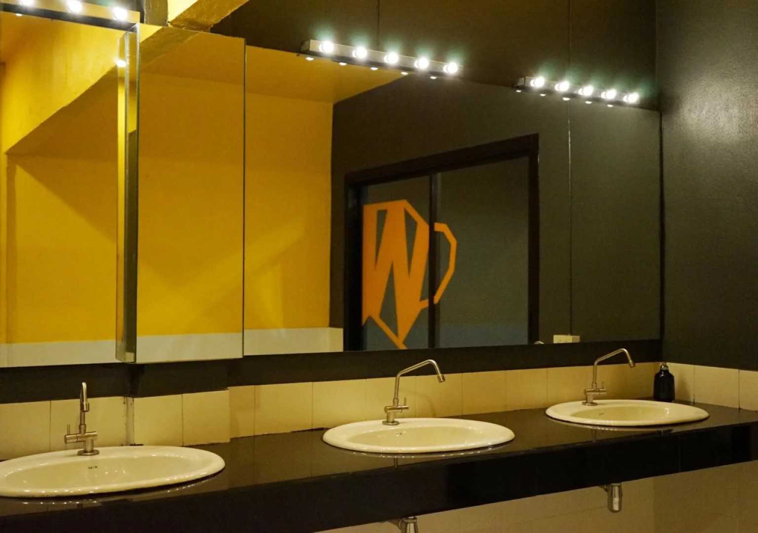 Monkey Dive Hostel Khaolak