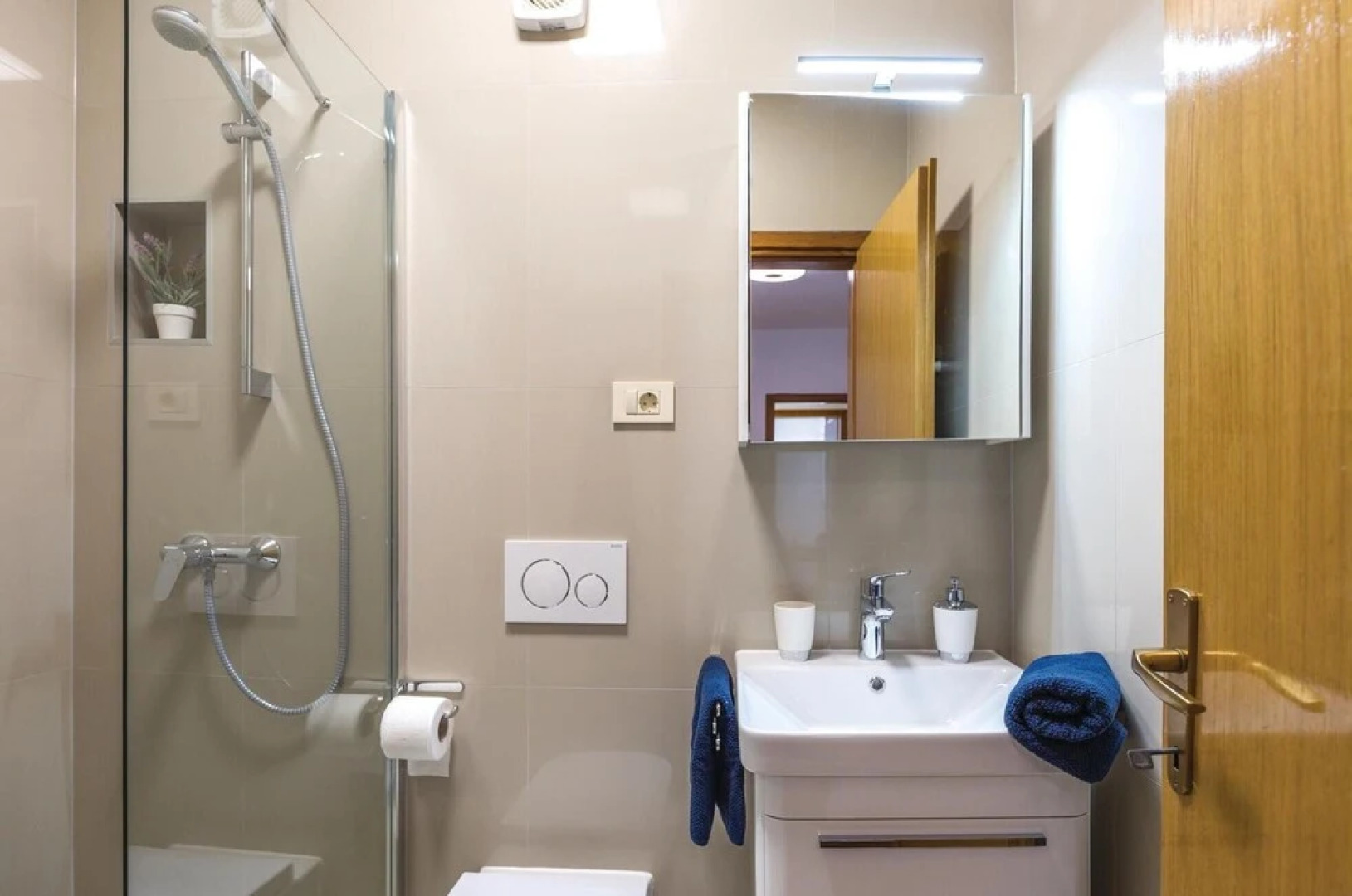 Amazing Home in Makarska With Wifi and 3 Bedrooms