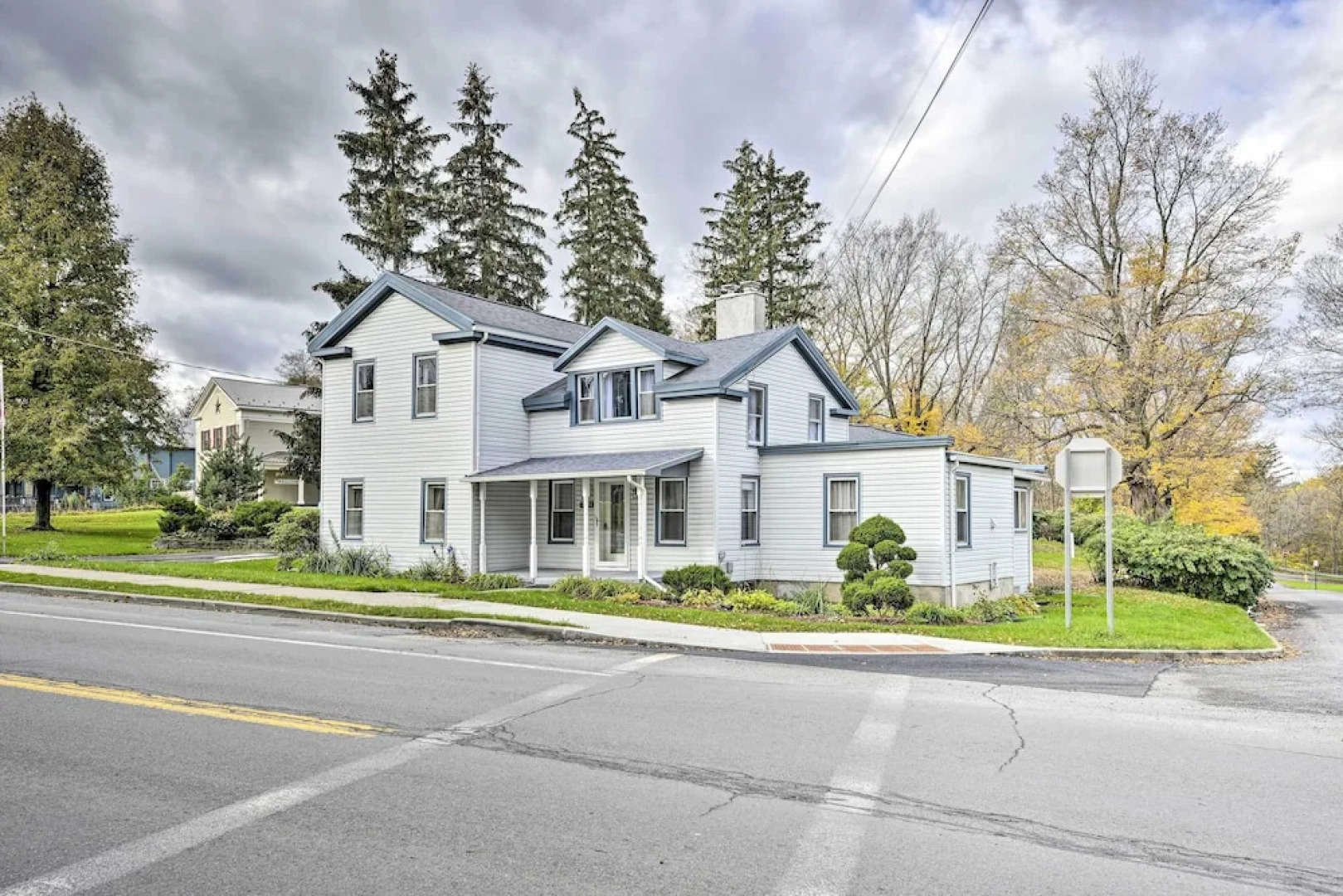 Spacious Home by Finger Lakes & Watkins Glen!