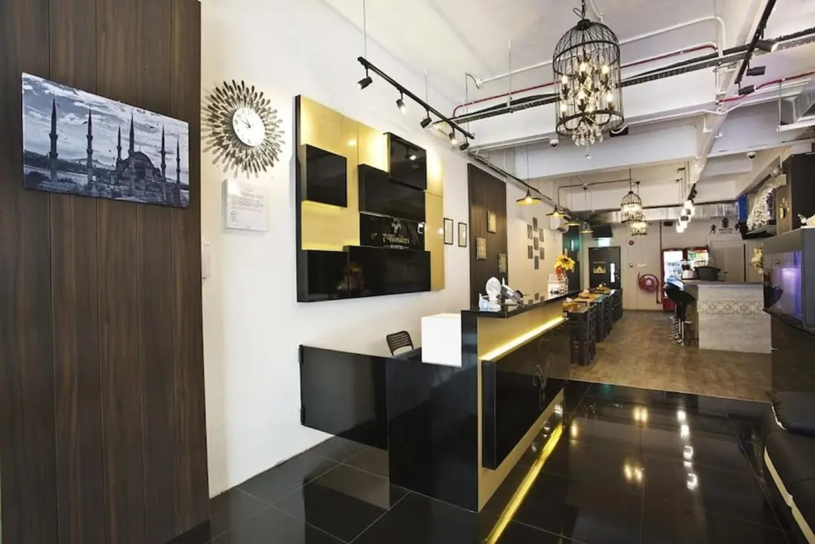 7 Wonders Hostel