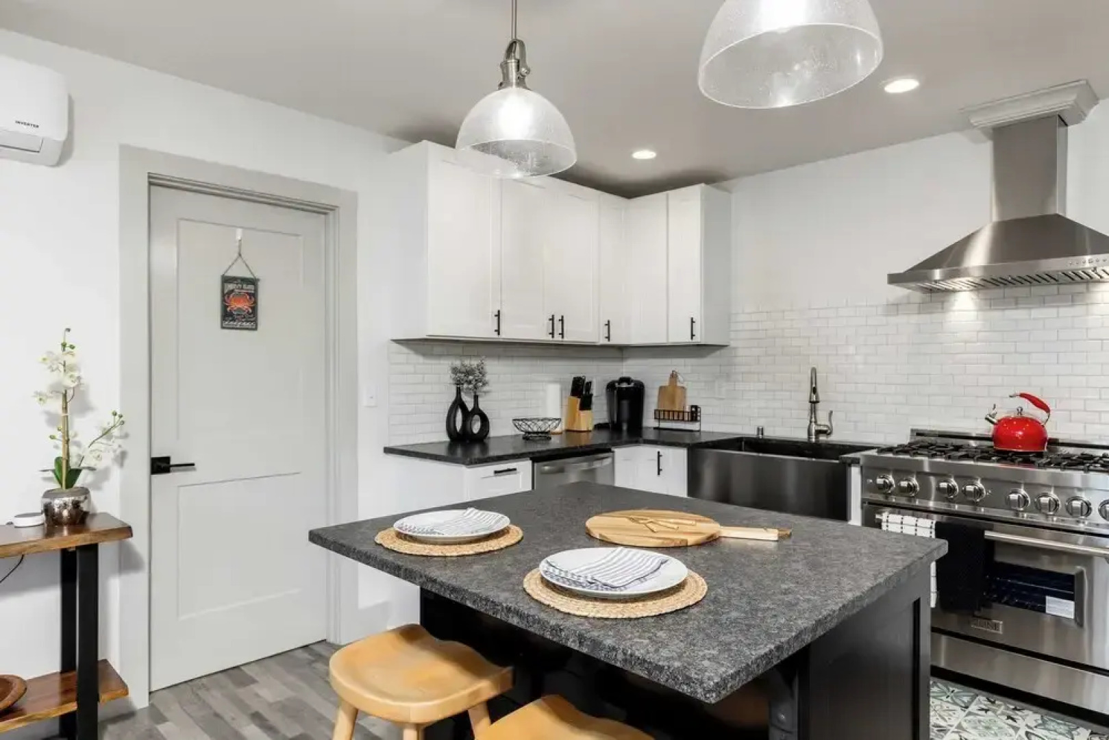 Twin Oaks Retreat by Avantstay Mins to Freeland