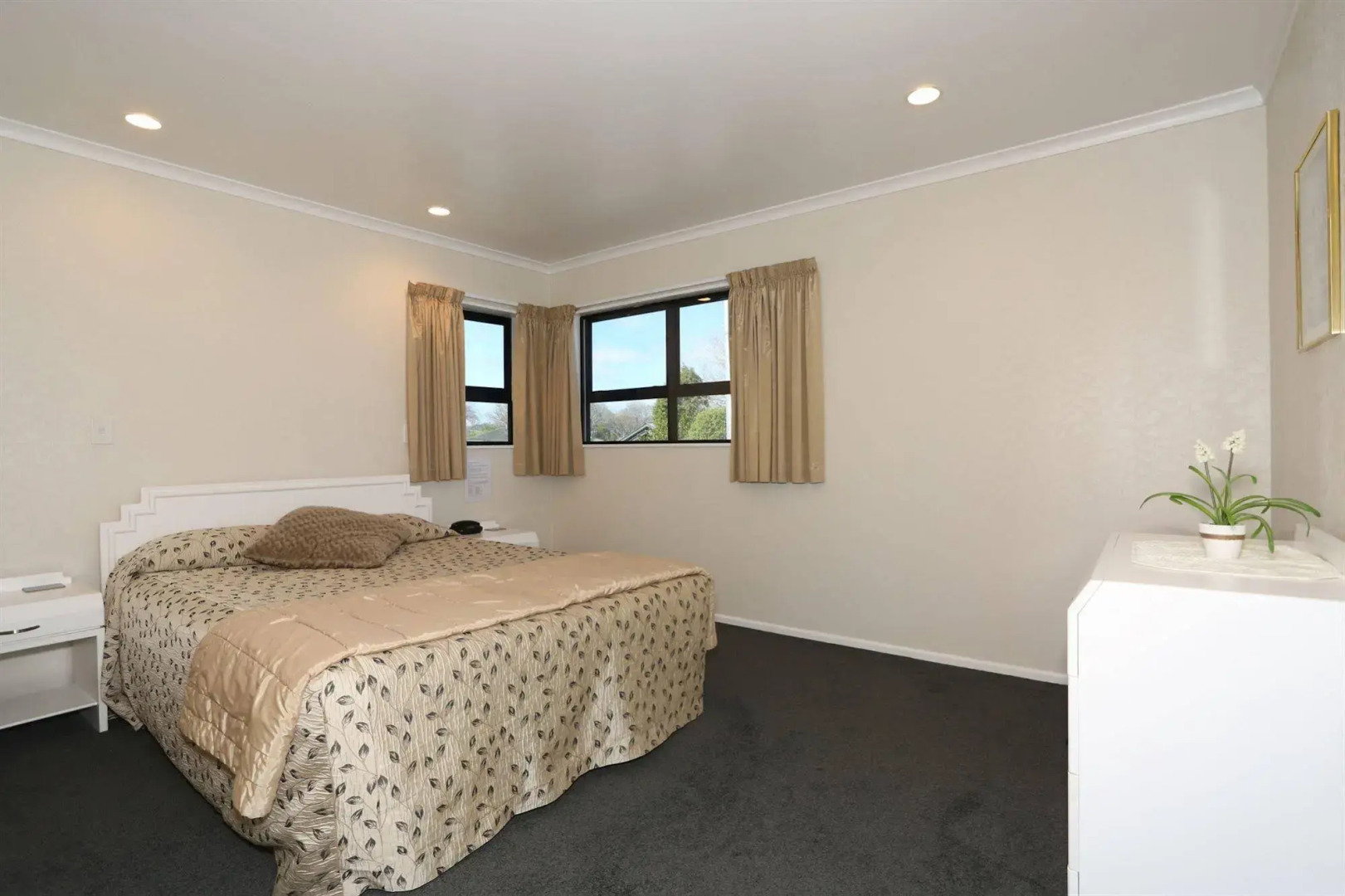 Shadzz Motel & Conference Centre