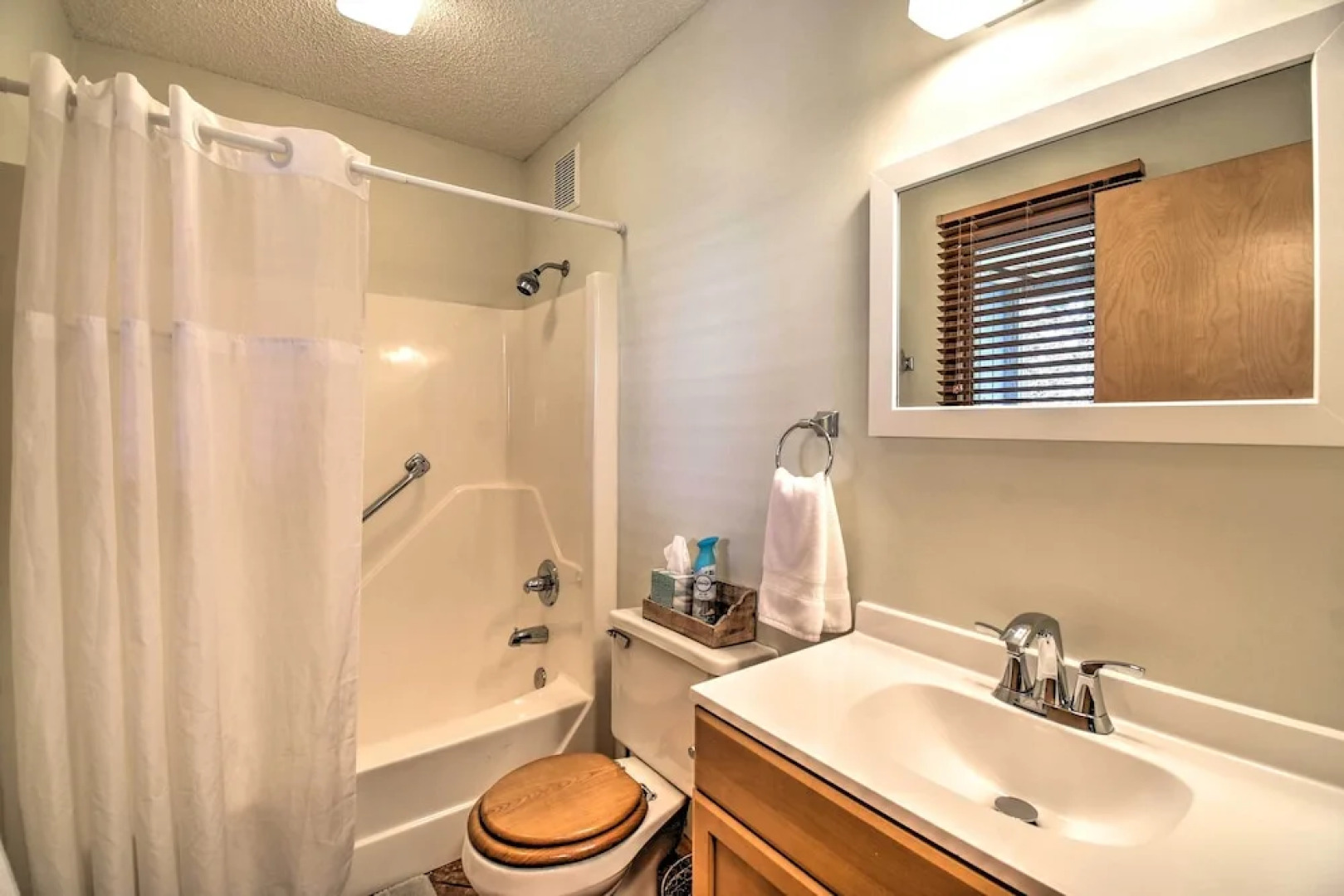 Canal-front Paradise w/ Dock in Kill Devil Hills