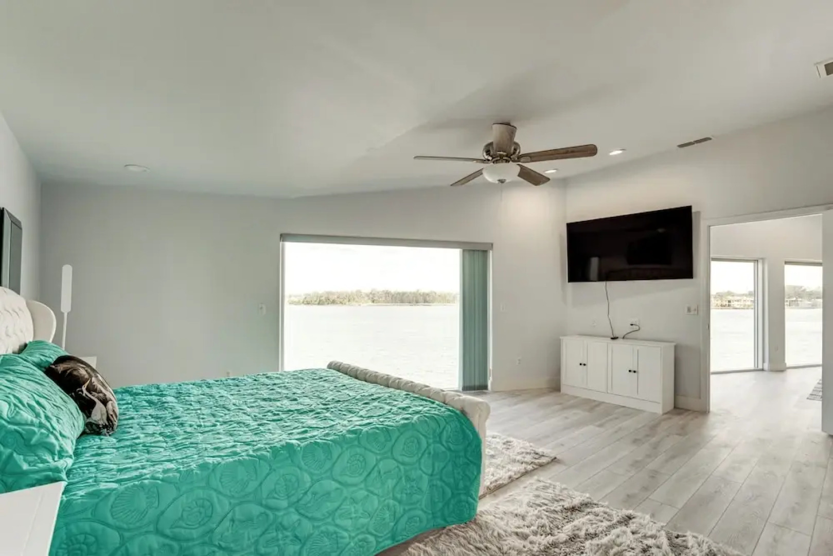 Waterfront Gem: Crystal River Family Home