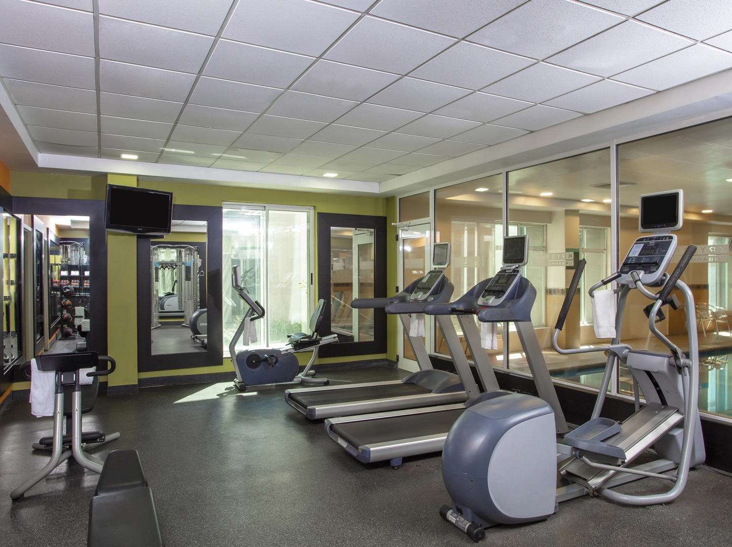 Krystal Urban Monterrey San Jerónimo