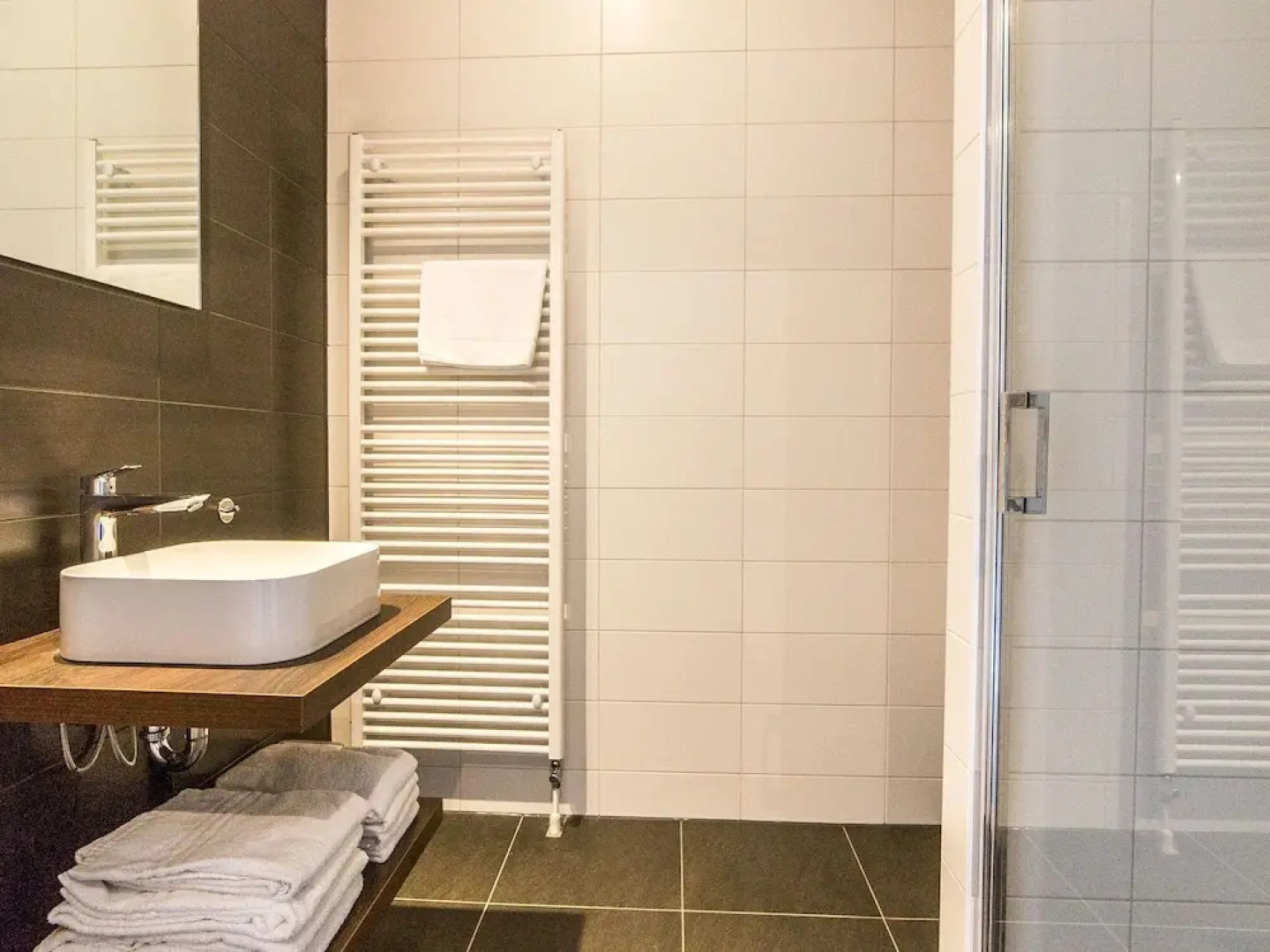 Modern Apartment, Just 4 km. From Maastricht