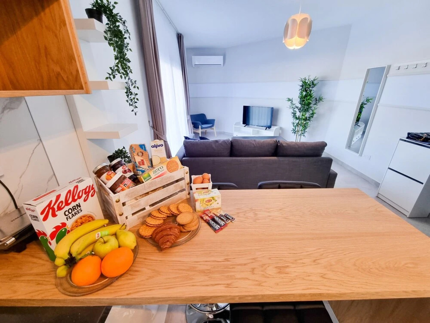 Helena Pool Apartments