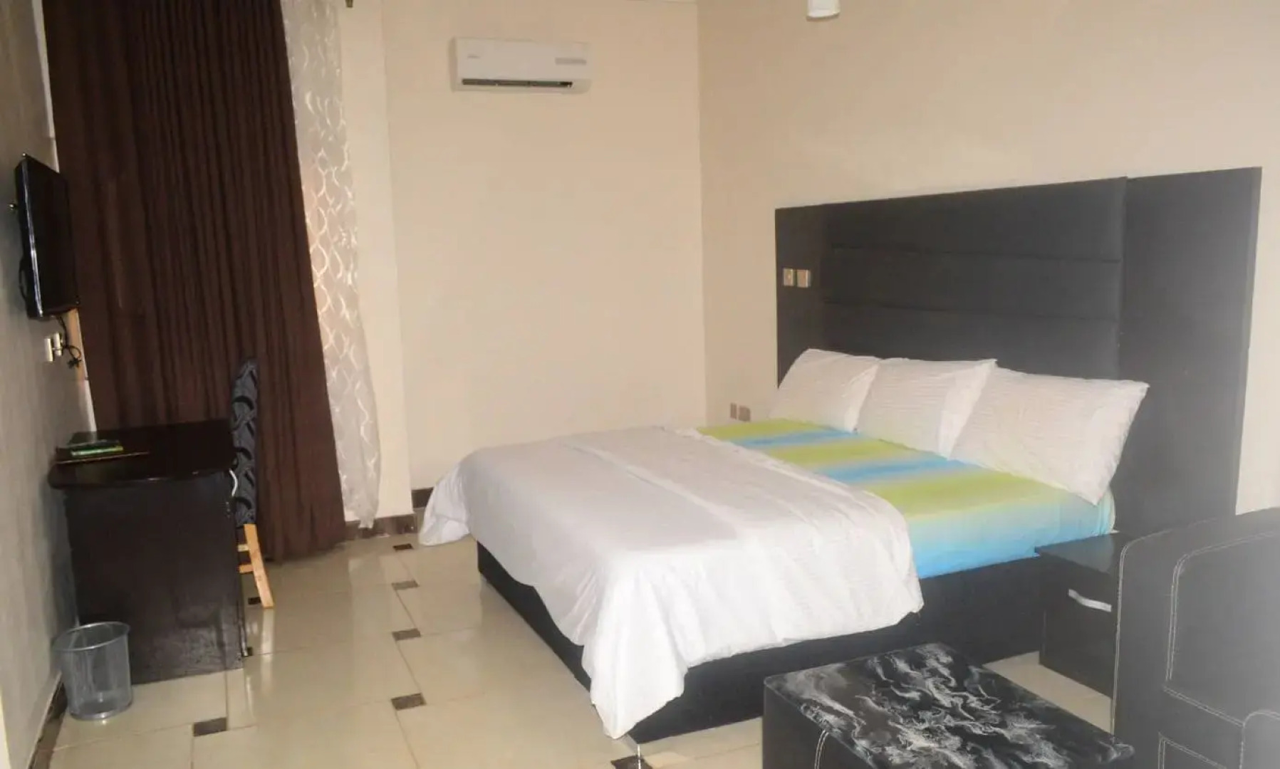 Ritz-Carinton Suites