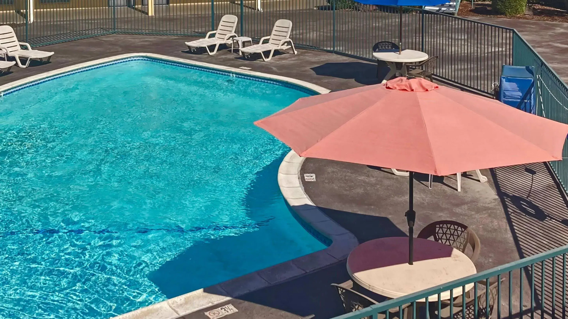 Quality Inn & Suites near Downtown Bakersfield