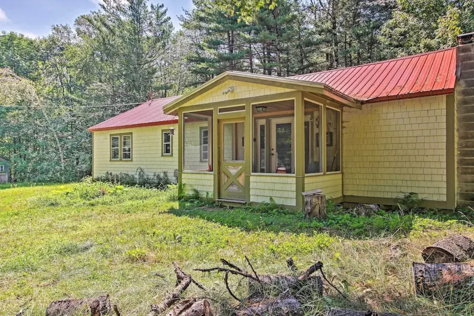 Rustic Bradford Cottage - 14 Miles to Sunapee Mtn!