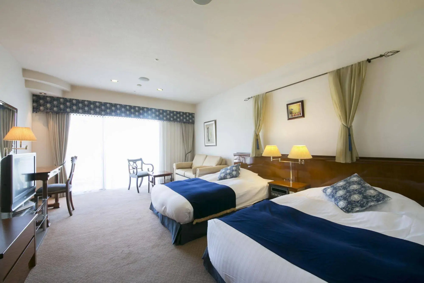 Rosa Blanca (Formerly Palm De Yume)