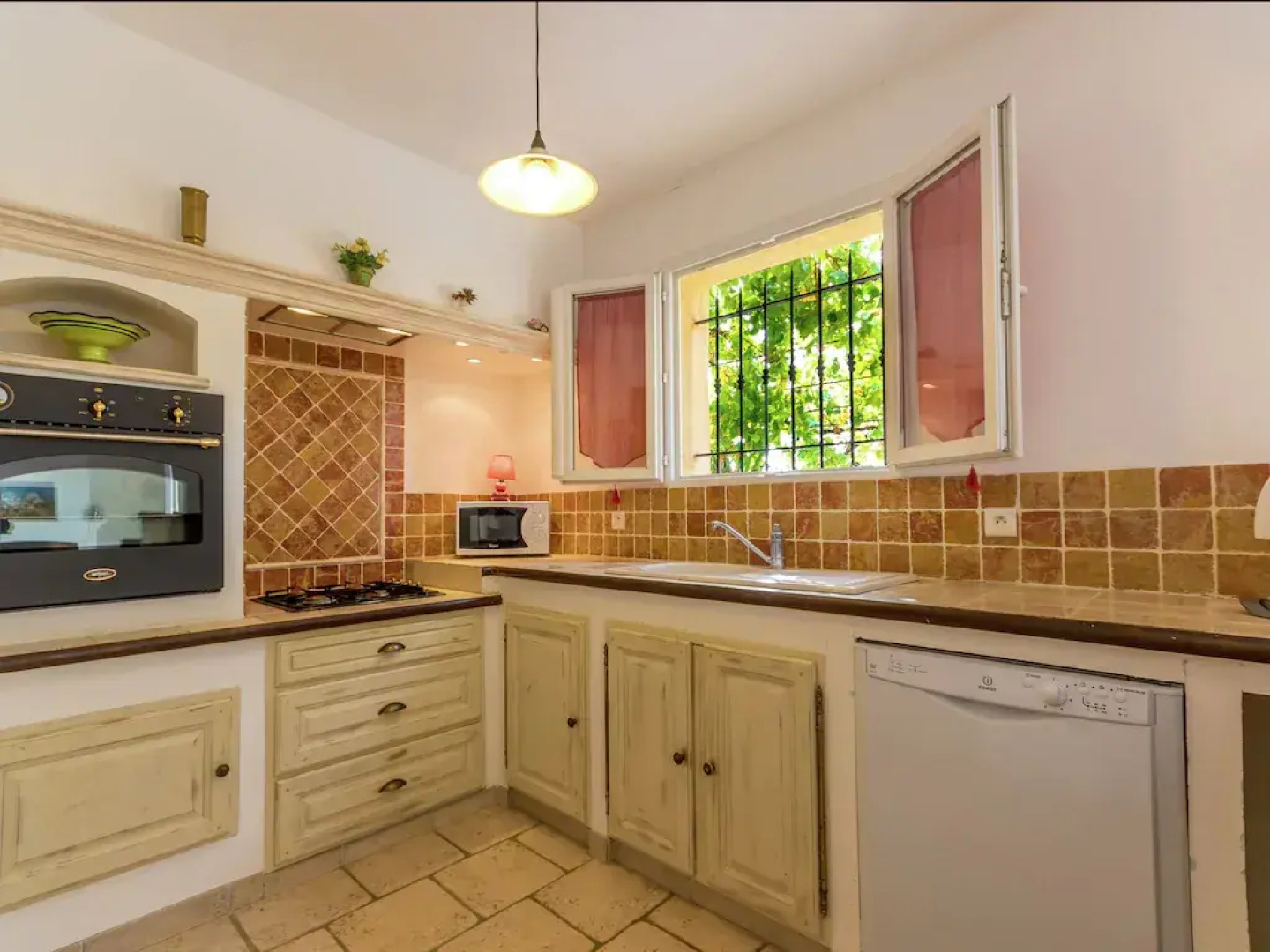 Detached home near the truffle capital of Aups, with shared pool