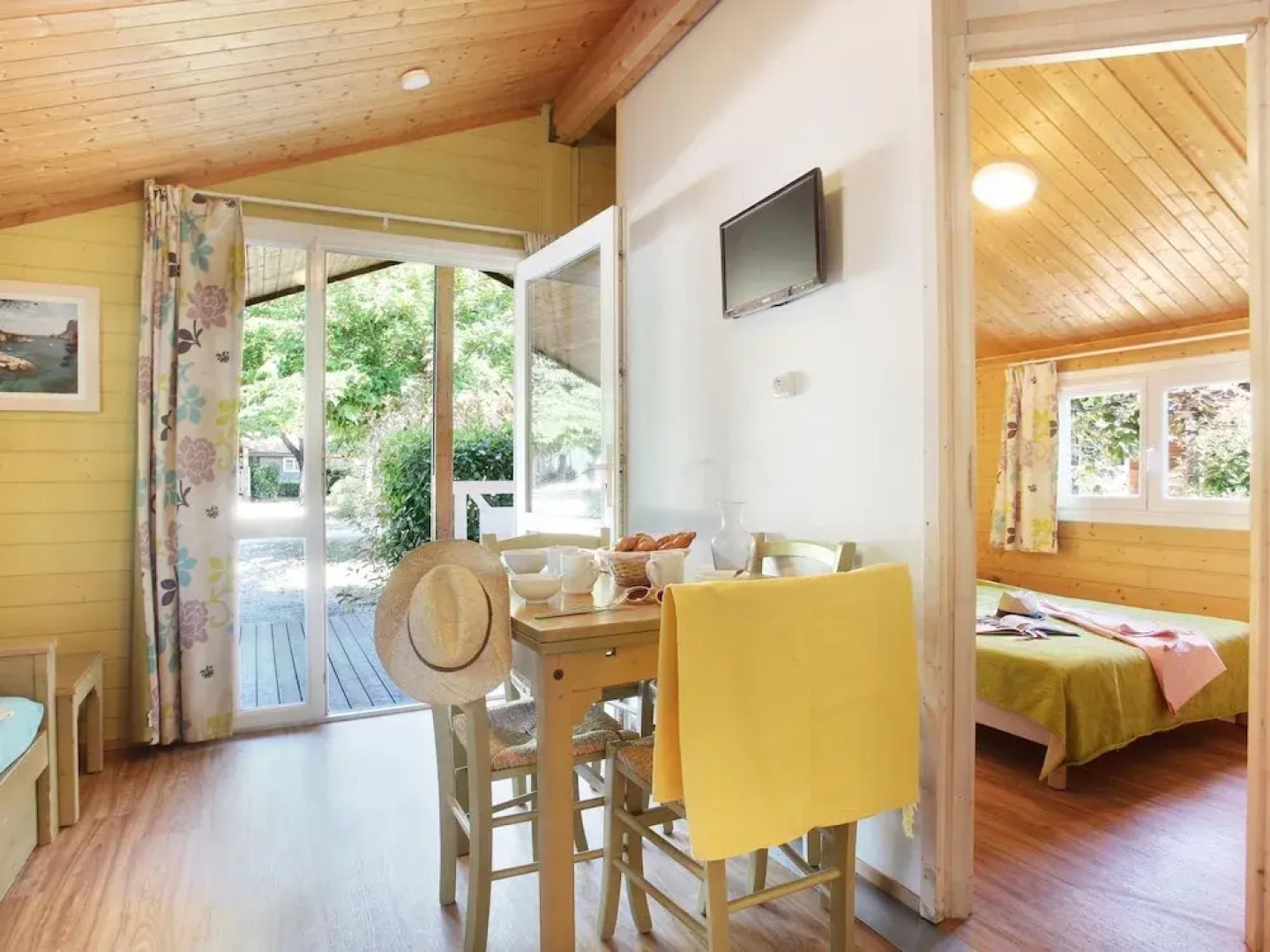 Pleasant chalet with covered terrace in beautiful surroundings