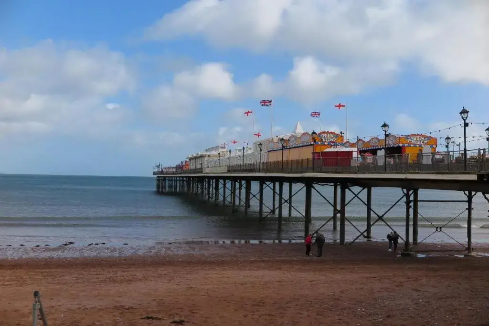 Esplanade Court Apartments With Seasonal Swimming Pool