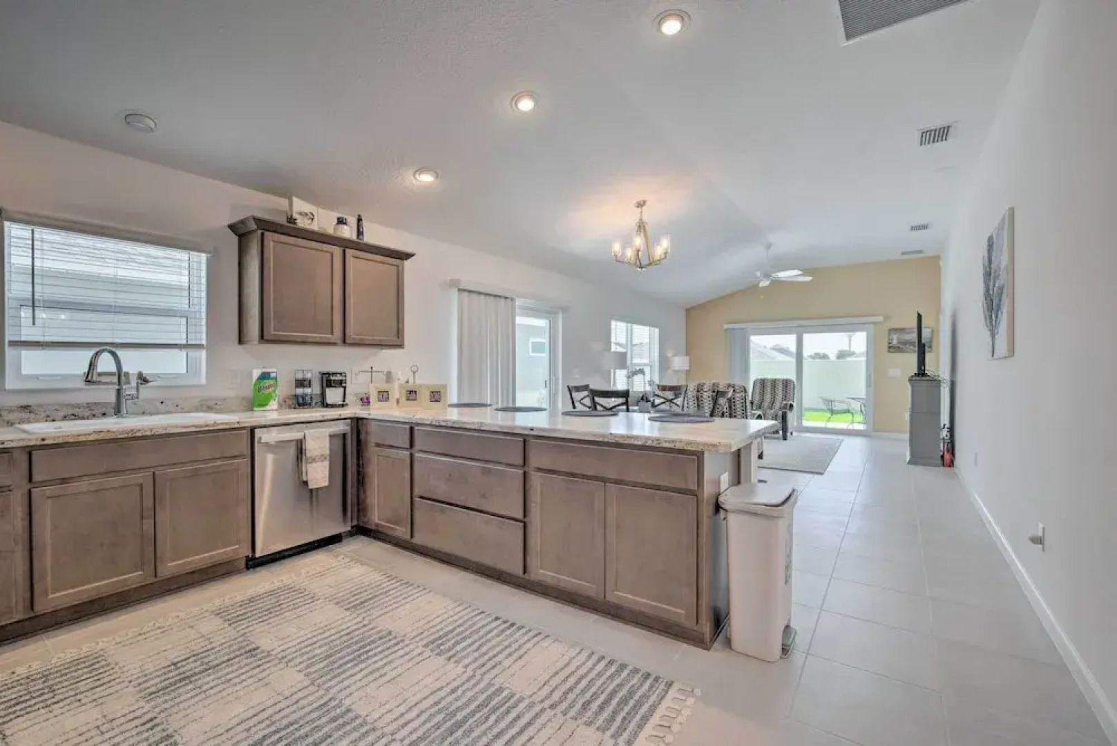 Lanai & Resort Amenities: The Villages Getaway