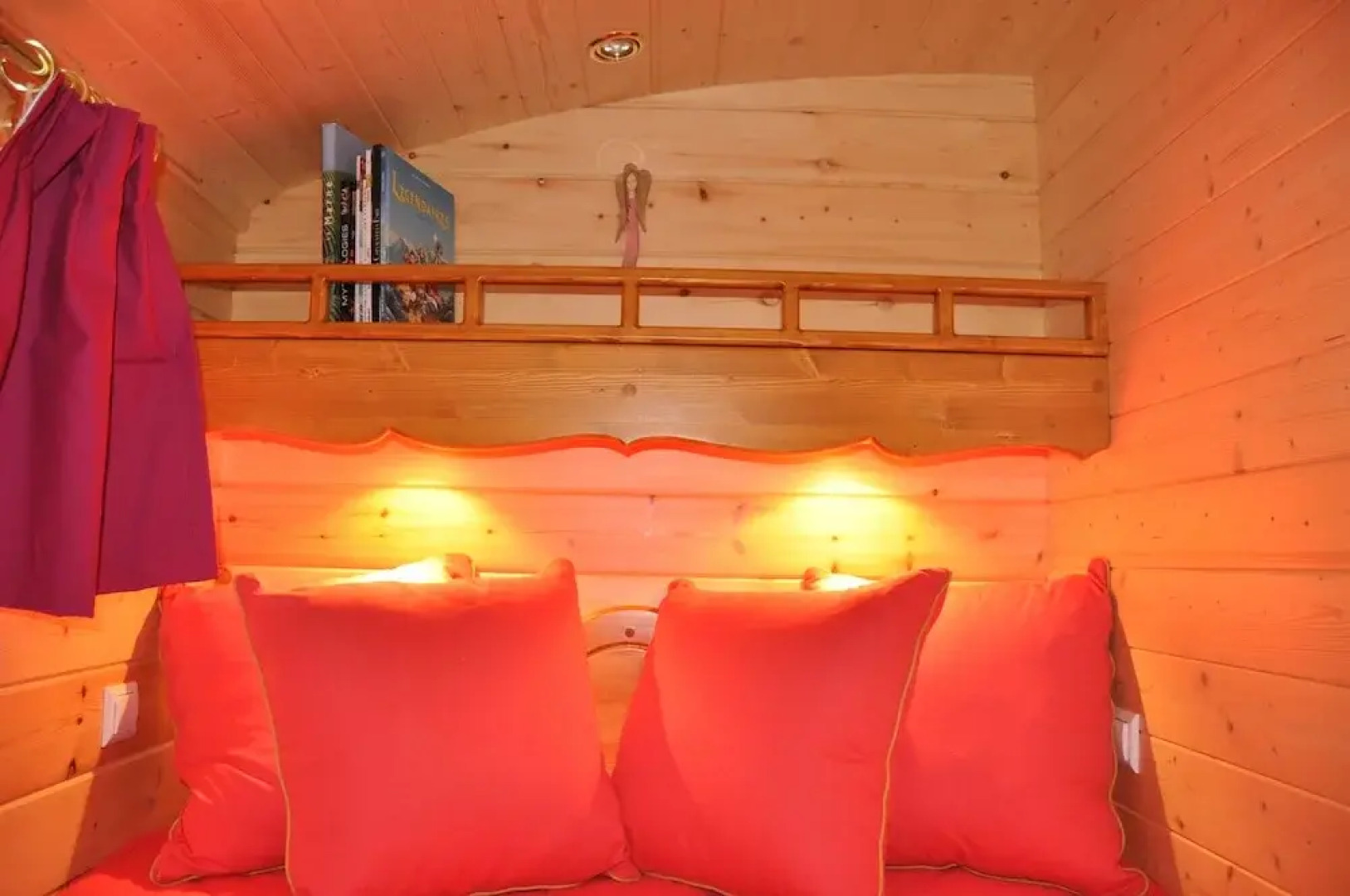 Gite Insolite "La Roulotte des Elfes", Au Milieu de Nulle Part