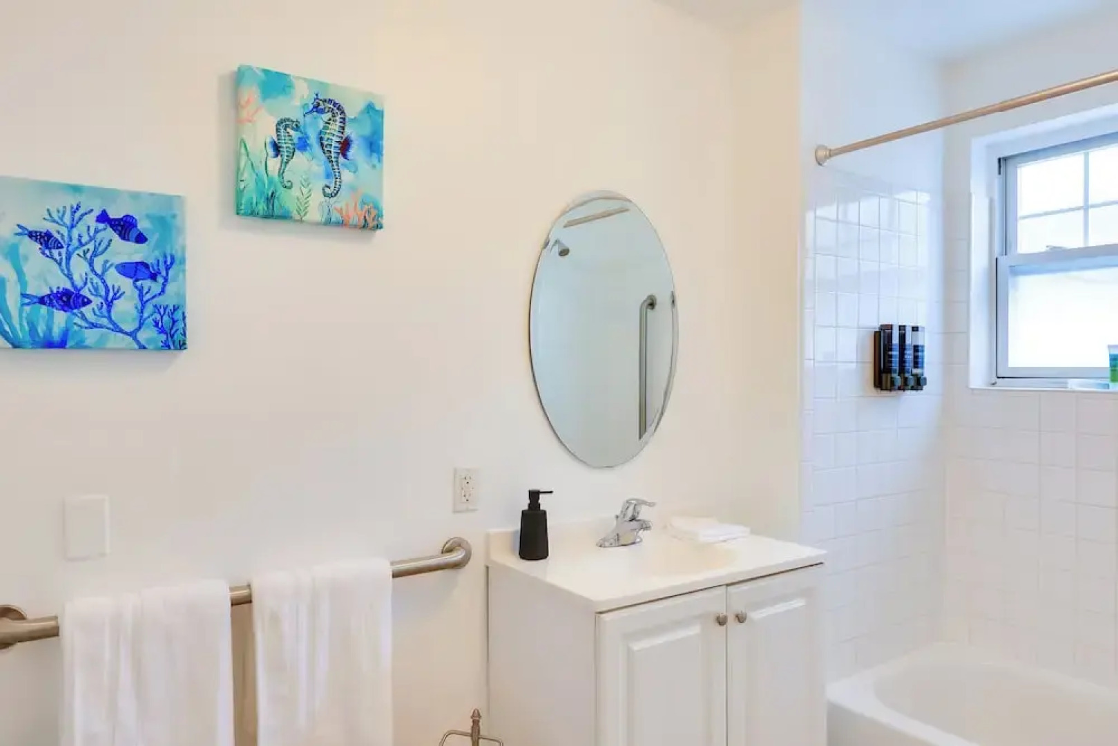 Walk to Downtown & Beach: Ocean Grove Apartment!