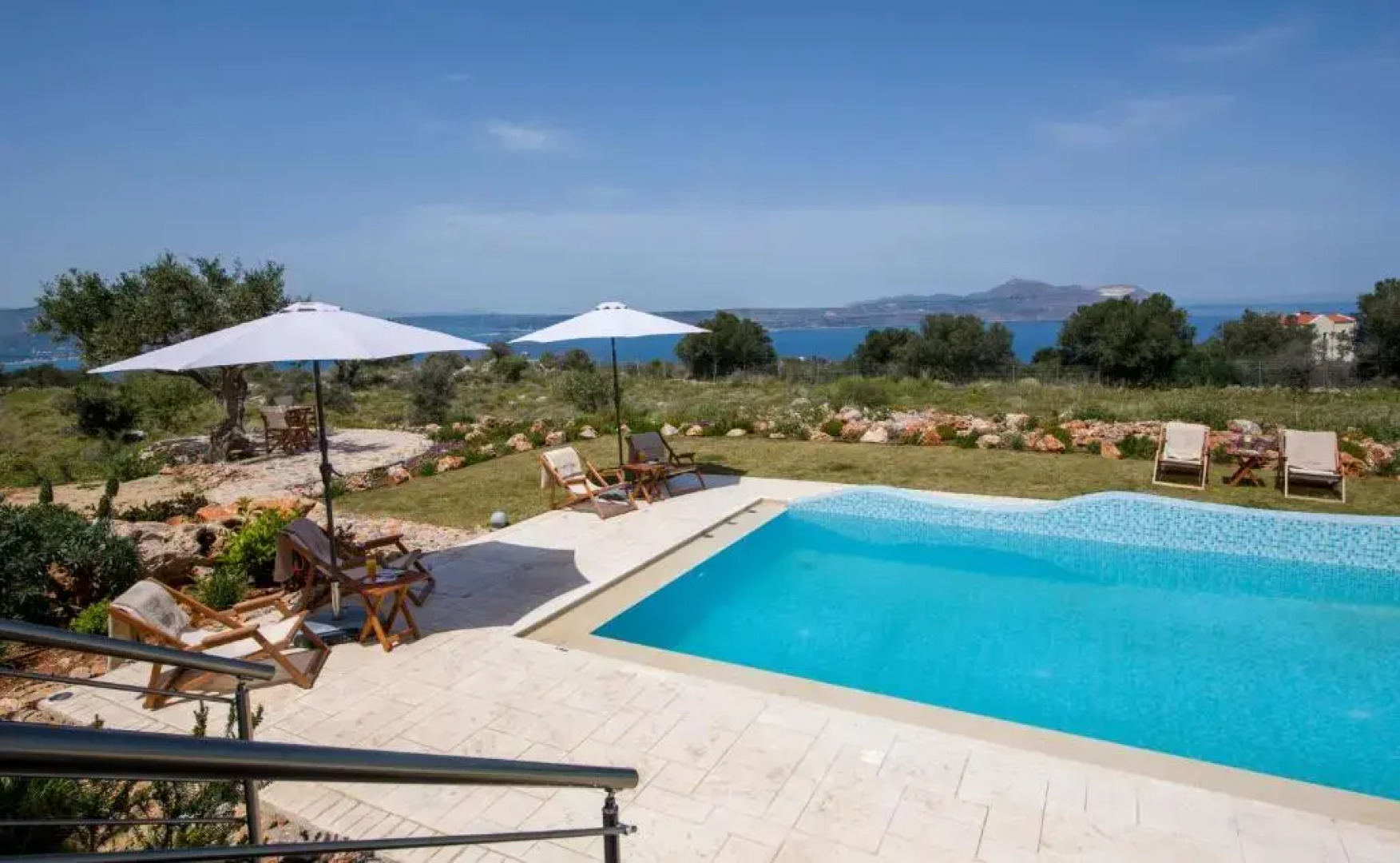 PhenΩmena Apartments