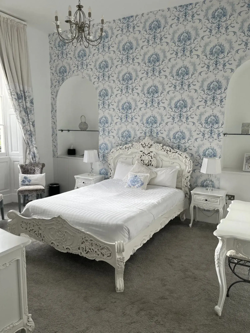 The Riverside House Hotel