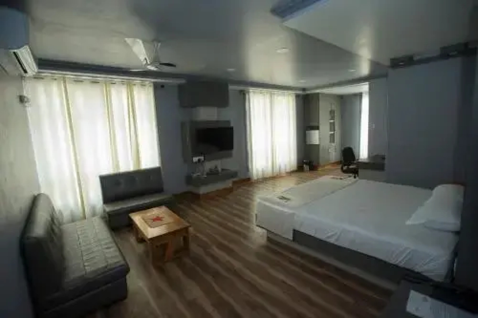 LBL Lodge & Restaurant