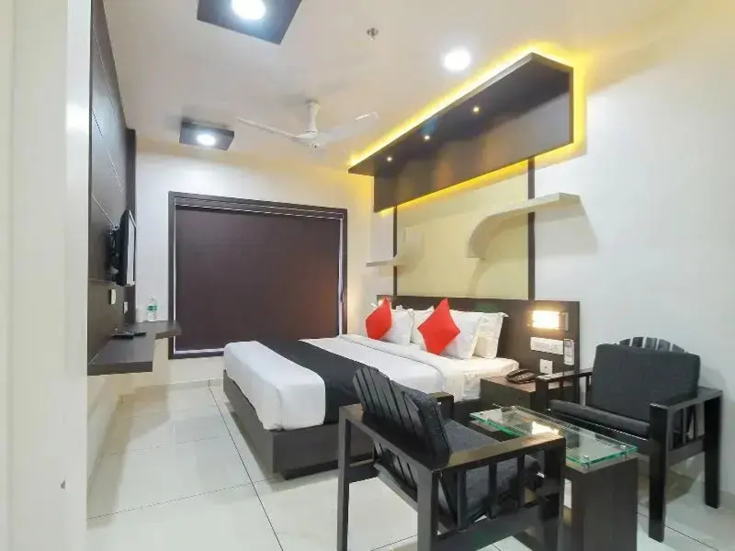 Le Moshe Inn by OYO Rooms