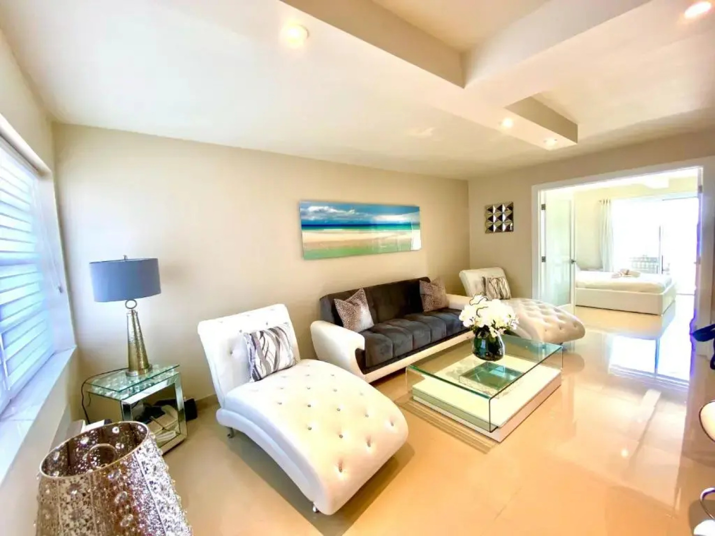 Modern waterfront apartment with Miami Skyline view on the bay 5 mins drive to Miami Beach with free parking