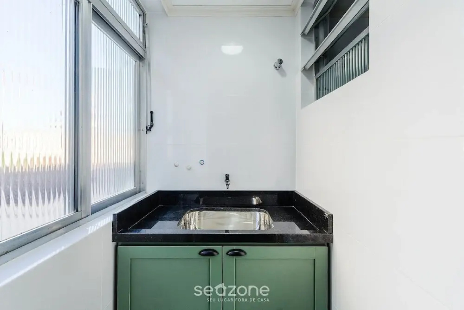 Comfortable and Well-located Studio in POA Cei0304