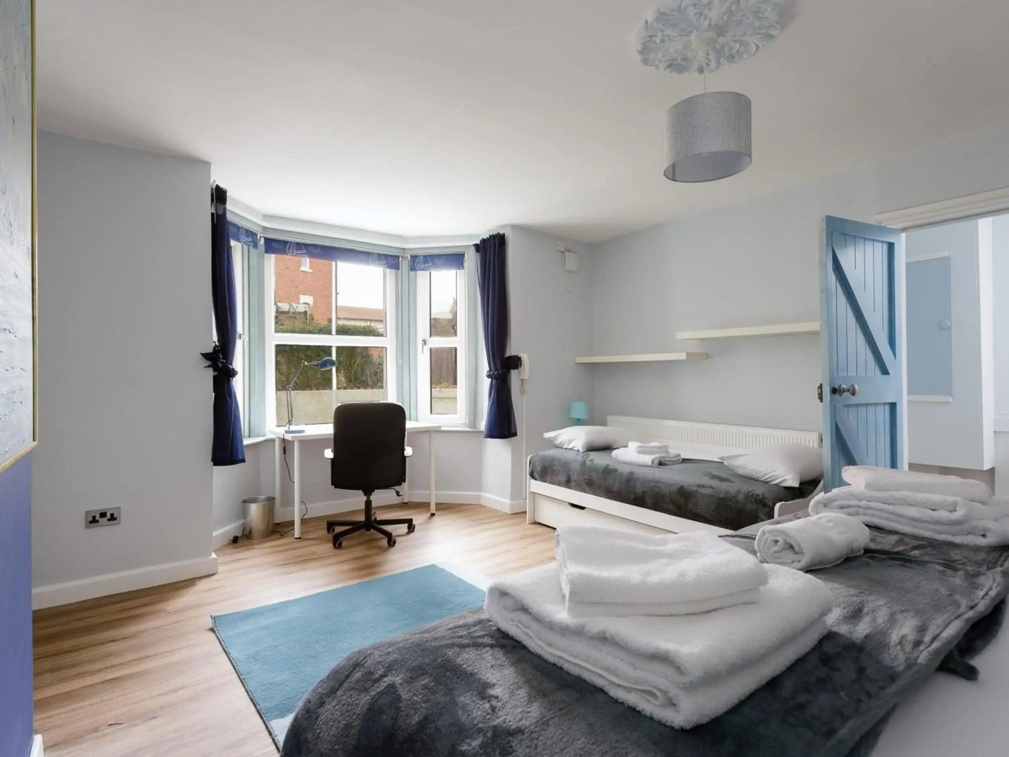 Stopover at ALBANY GARDEN APARTMENT with great outdoor space