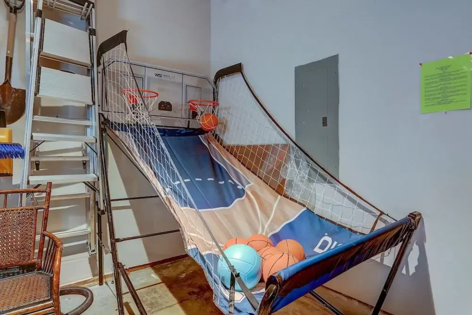 22 Rogue Home with Private Hot Tub, BBQ, and Game Room by RedAwning