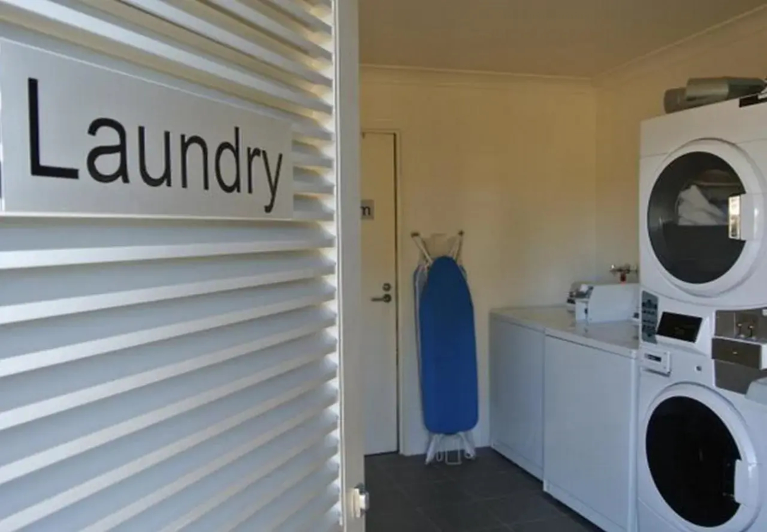 Dooleys Springsure Tavern and Motel