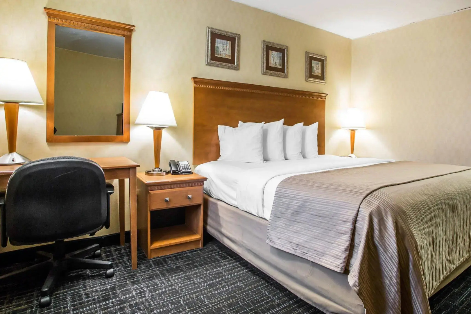 Hibiscus Inn & Suites