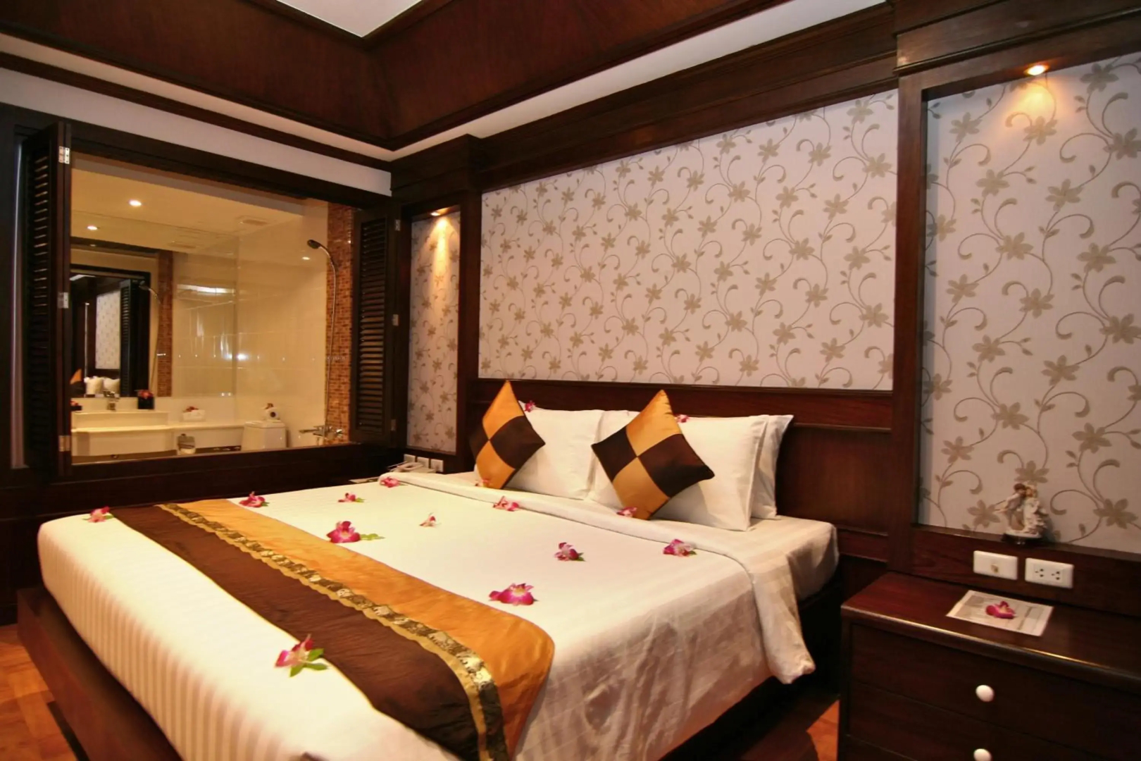 Отель Rayaburi Hotel Patong