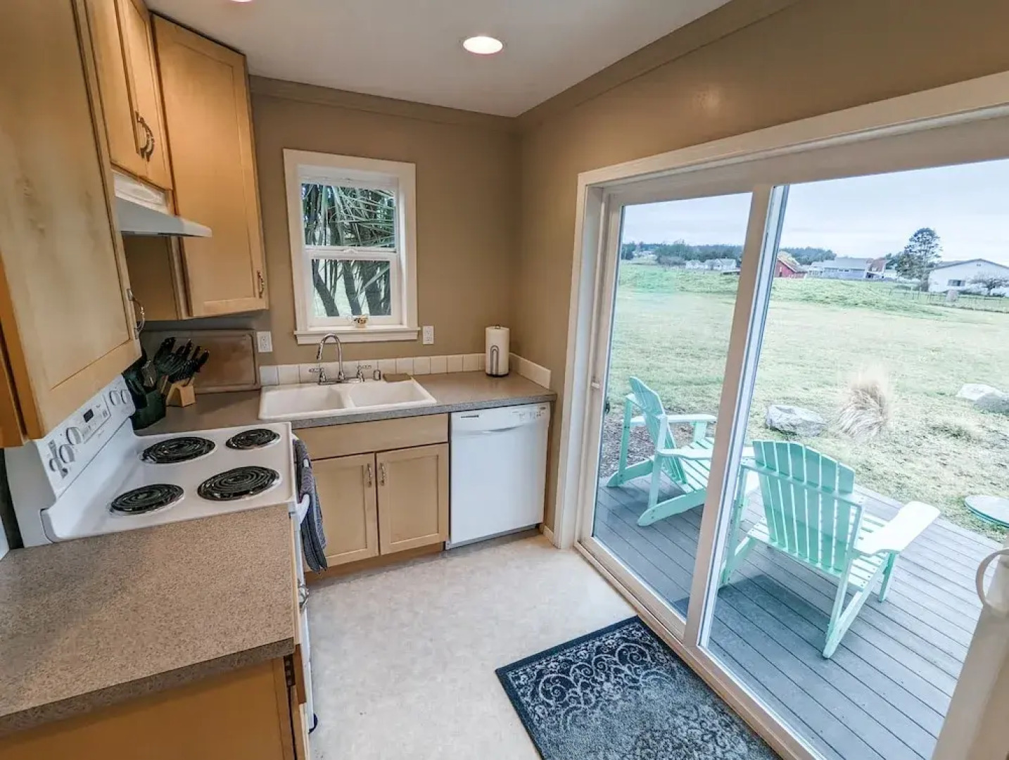 Juan de Fuca Waterfront Hotel & Cottages