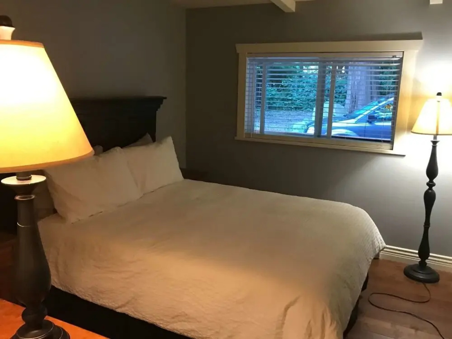 4 B/R Oceanfront Home - Estate Property Hot Tub/ Stairs to Beach