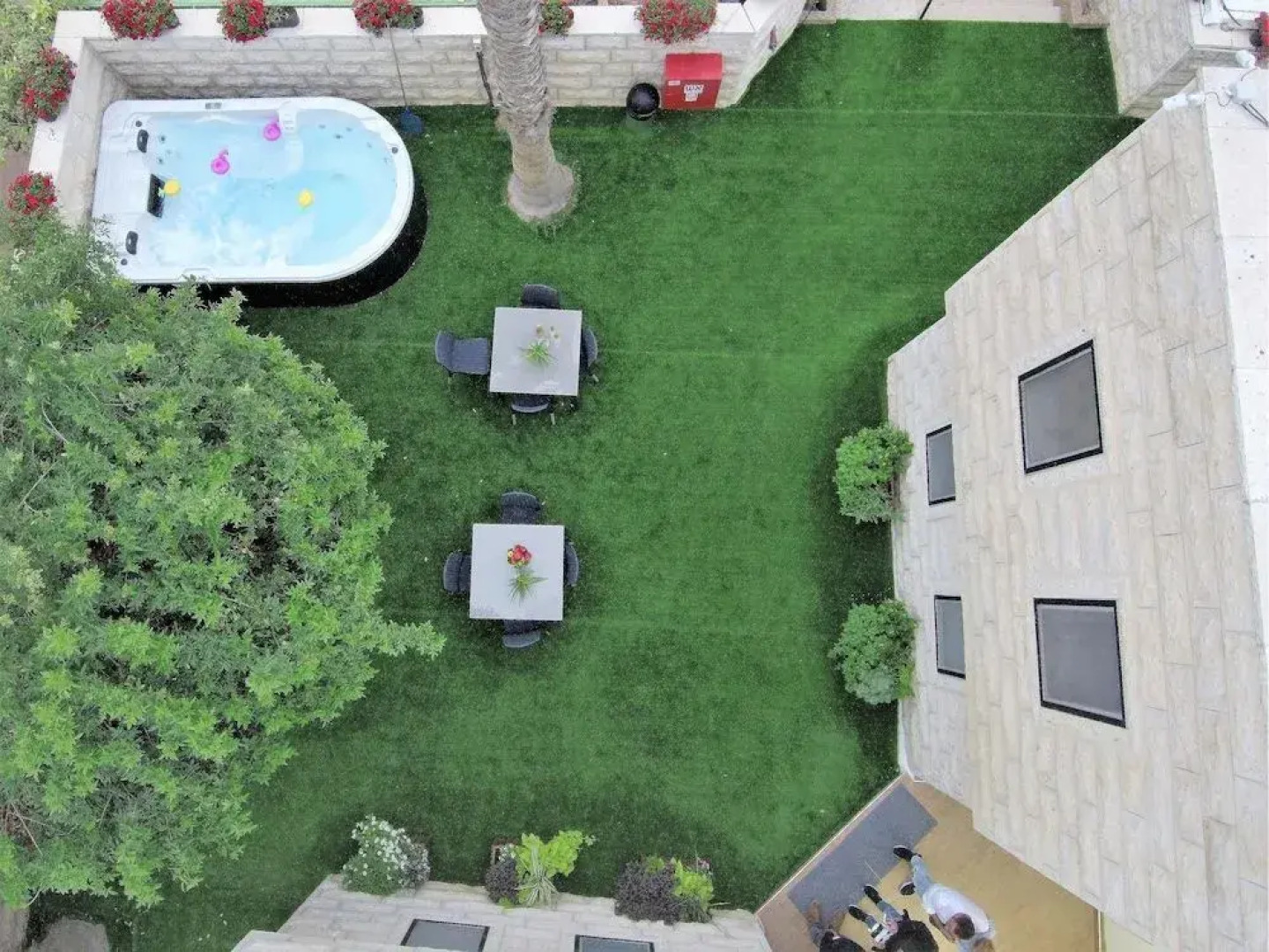 La Finca Luxury Suites Hotel