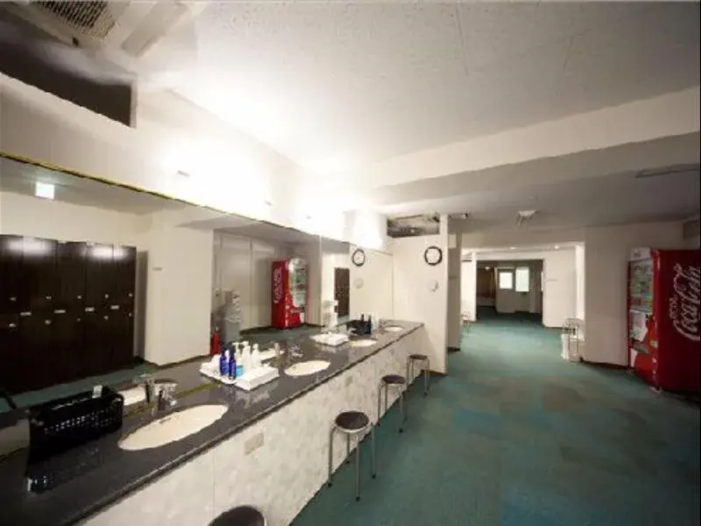 Capsule Hotel New Gloria