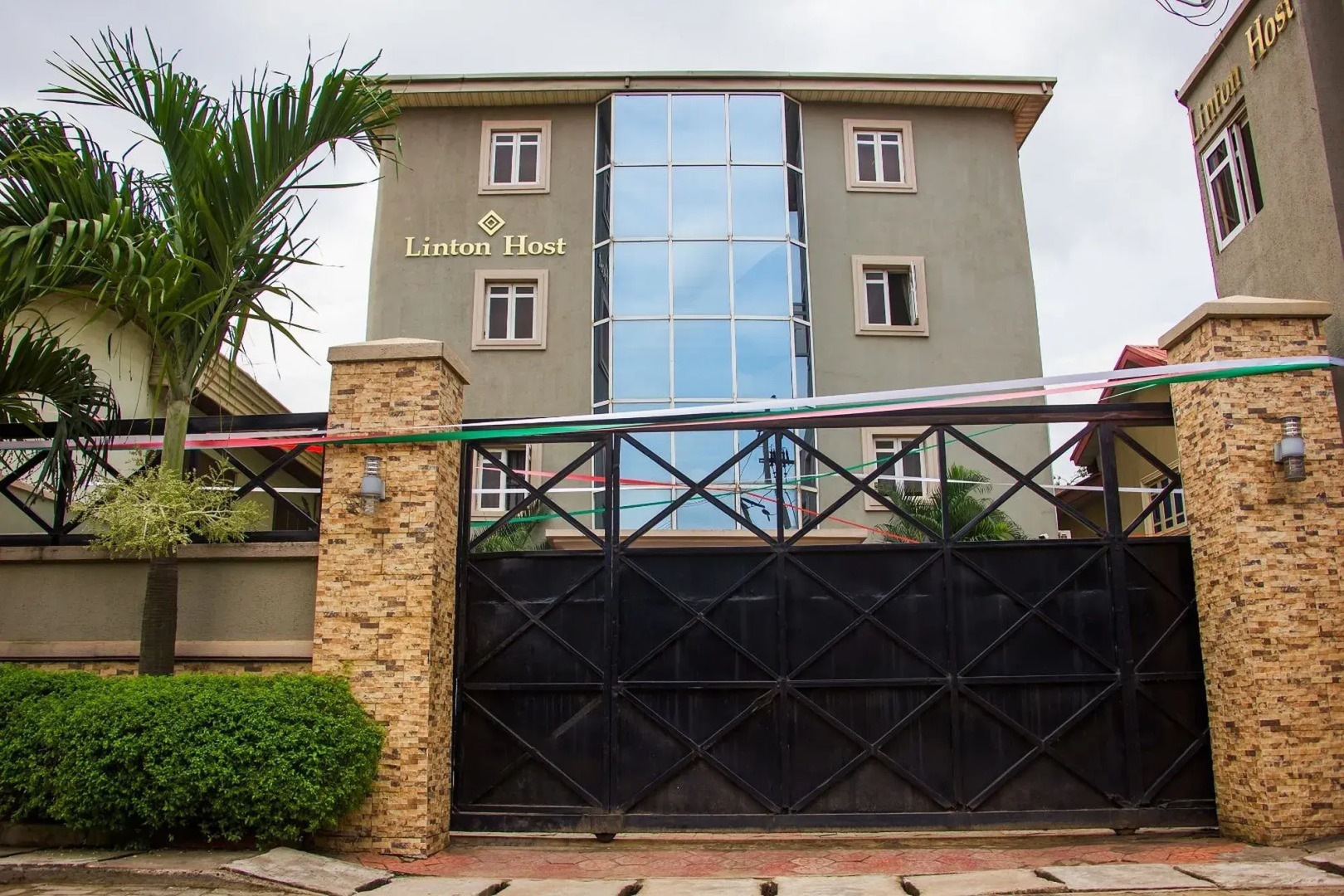 De' Bliss Hotel and Suites