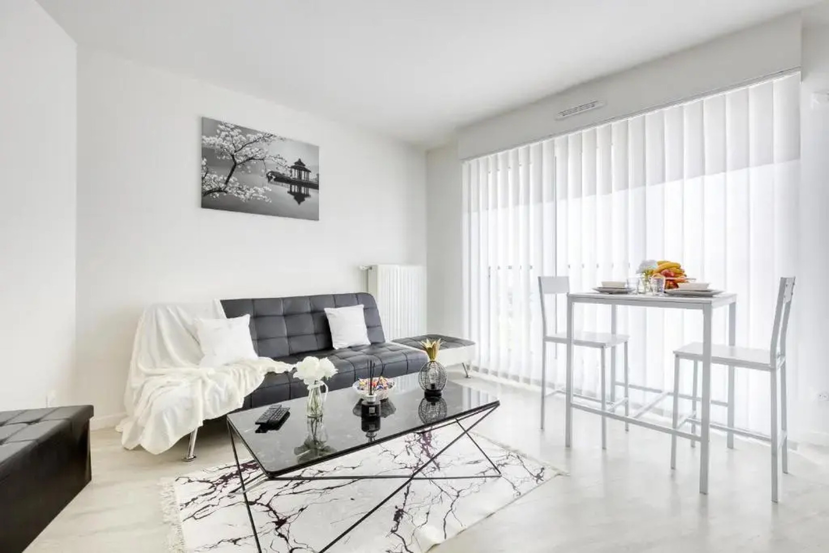 Studio élégant style black&white 5min gare Poissy