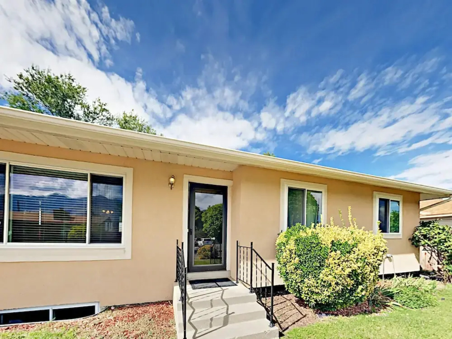 Cottonwood Heights Home 3 Bedrooms 3 Bathrooms Home