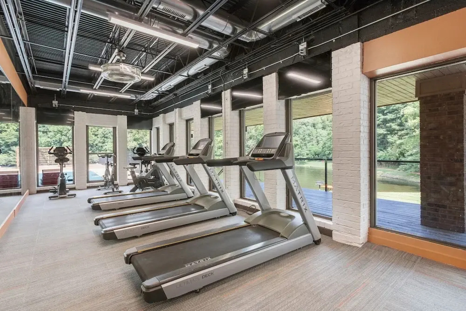 Relaxing St. Louis Getaway + Resort Amenities