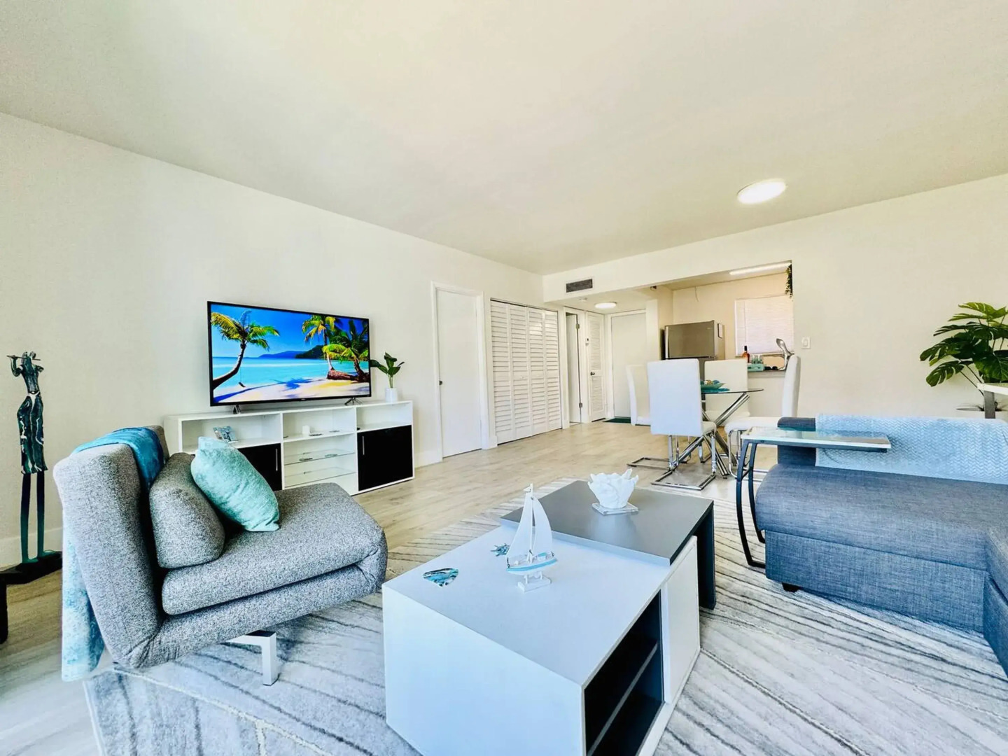 Waterfront 1BR Parking Walk to the Beach