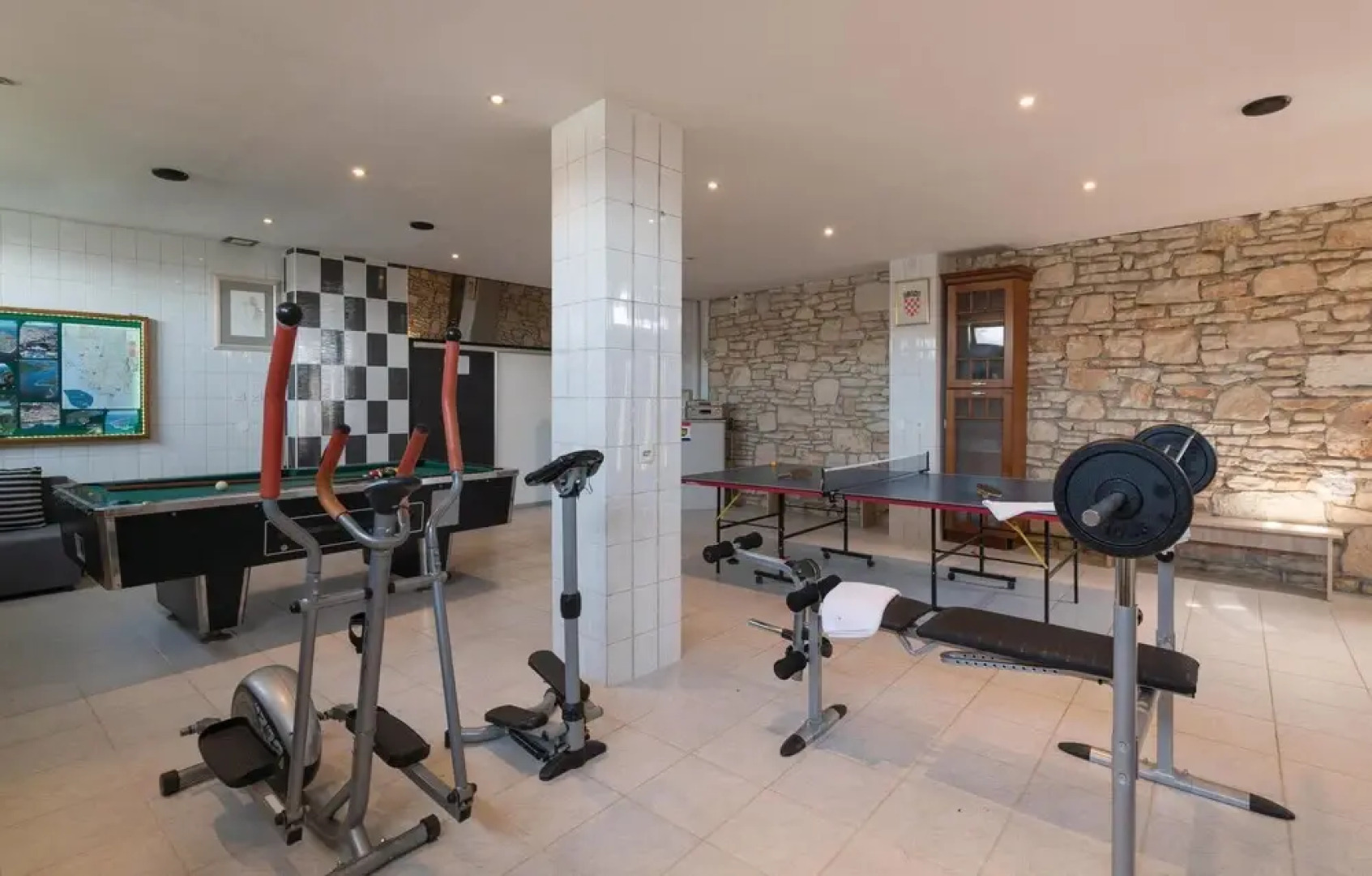 Nice Home in Sisan With Wifi and 7 Bedrooms